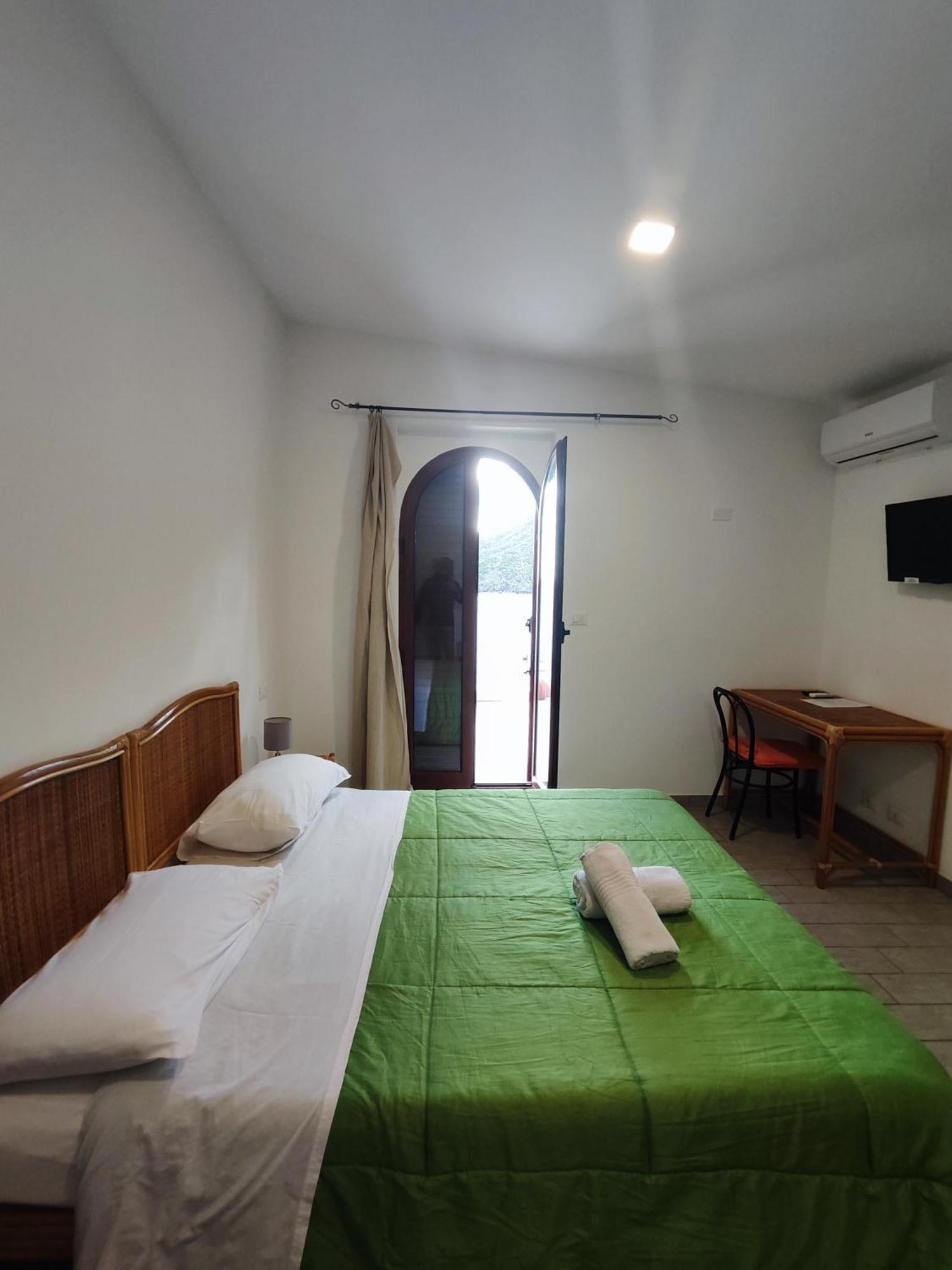 Hotel Faraglione วุลกาโน ภายนอก รูปภาพ